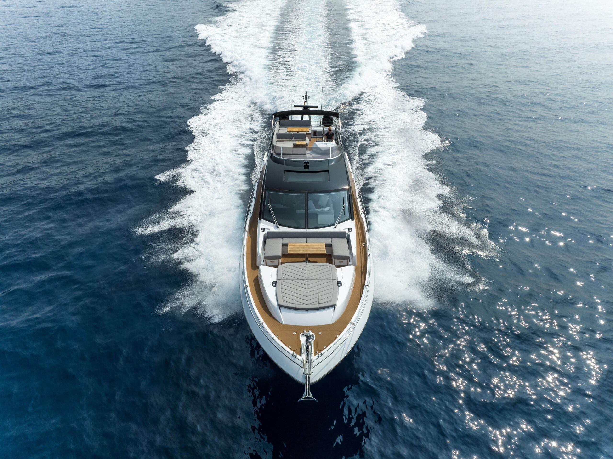 Sunseeker-75-Sport-Yacht-3-min